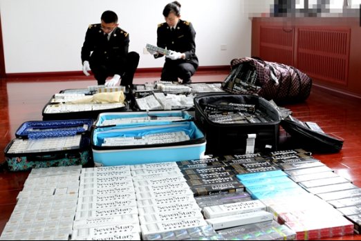 大连海关查获超量携带香烟入境案(图)
