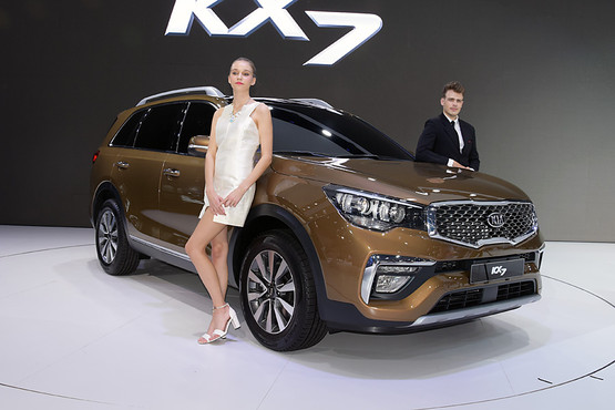 全新7座中型SUV起亚KX7亮相 中国定制