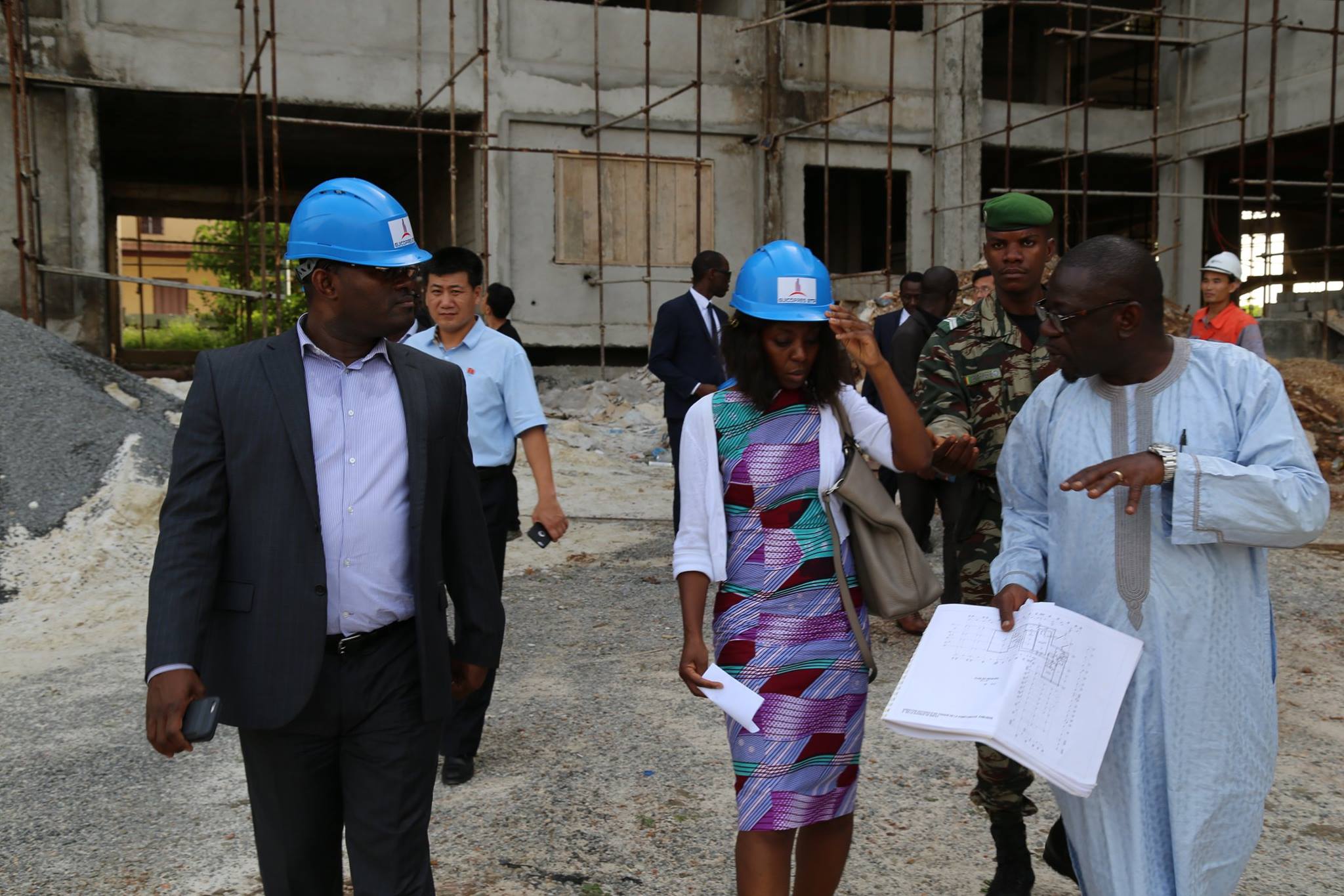 几内亚财长视察国库和会计司新办公楼工地|几