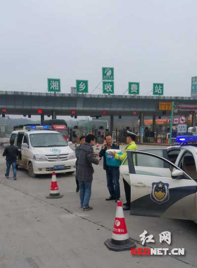 运送移植器官车辆遇车祸湘潭高速交警火速相助