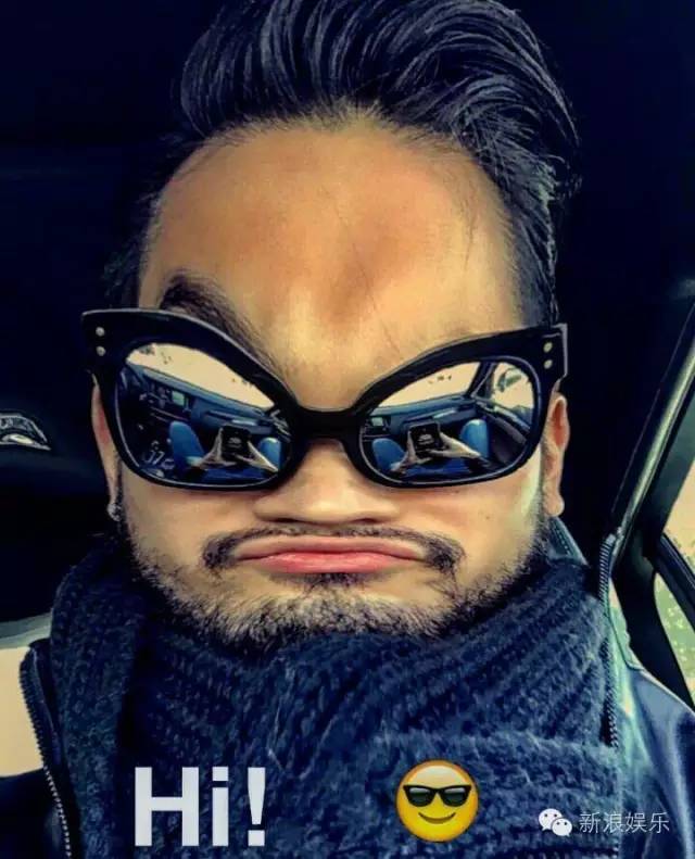 周冬雨嘟嘴抓头发!刘亦菲五官挤在一起!越是颜