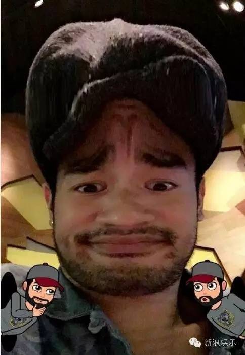 周冬雨嘟嘴抓头发!刘亦菲五官挤在一起!越是颜