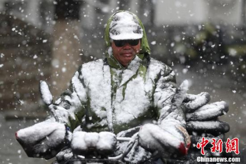 长江下游降雪速冻交通 高铁晚点航班延误(图