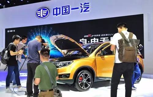 一汽森雅R7重兵出击小型SUV，远看像途观，自动挡只要7万多