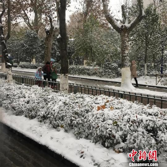 寒潮携风雪袭湖北 多处道路结冰交通受阻