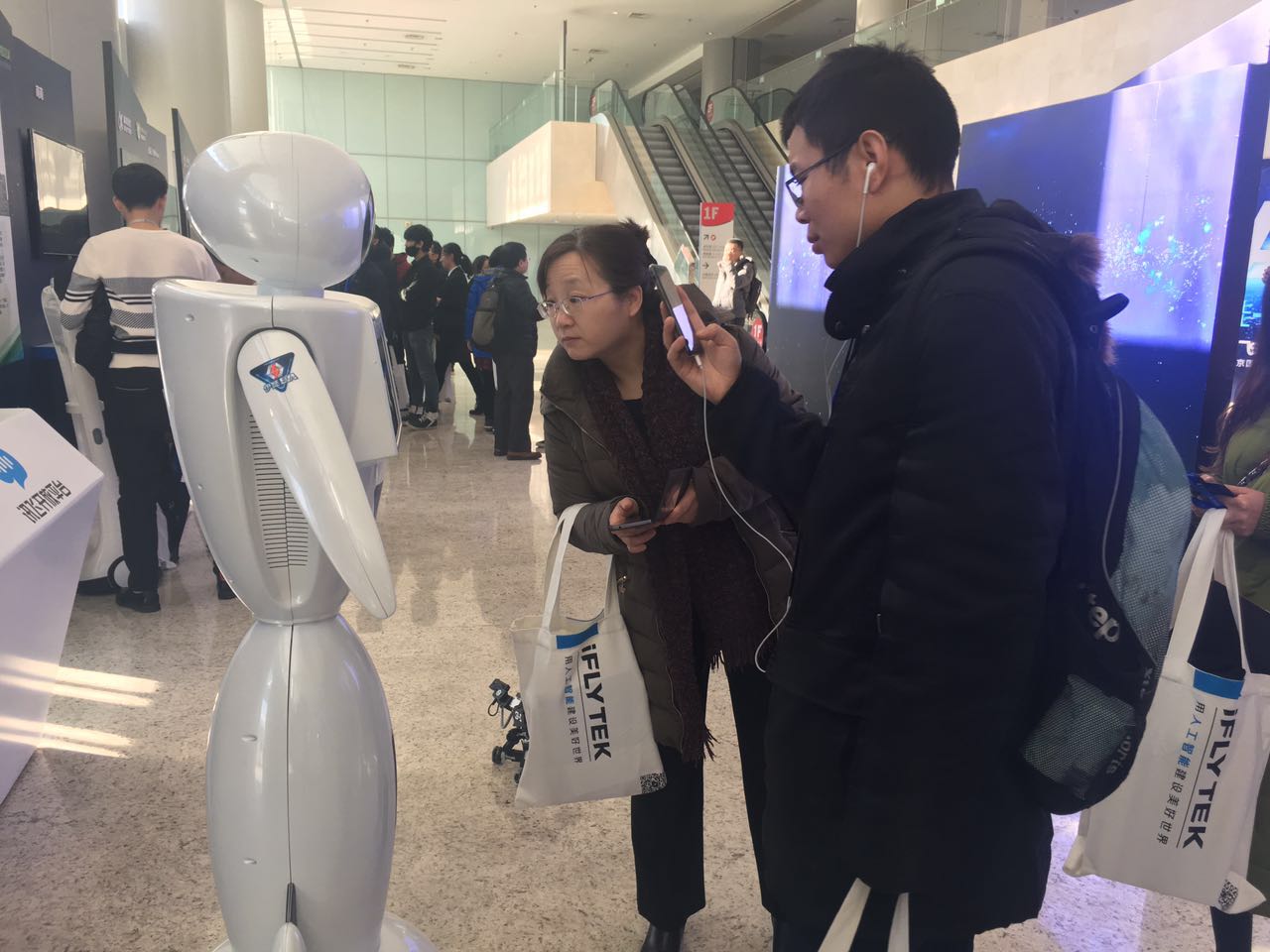 科大讯飞推出升级系统:翻译、速记员即将下岗