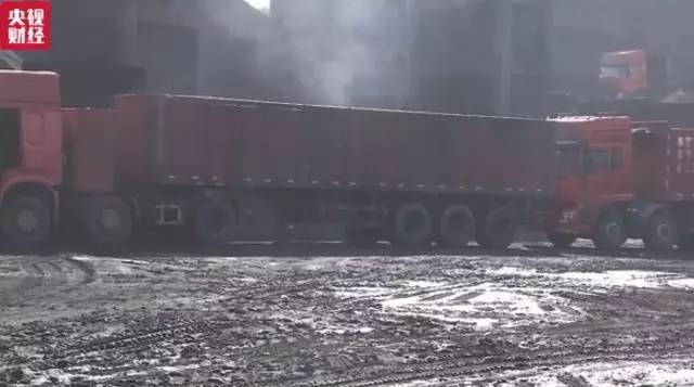 煤价8个月翻一翻!货车连夜排队抢煤,车队甩出