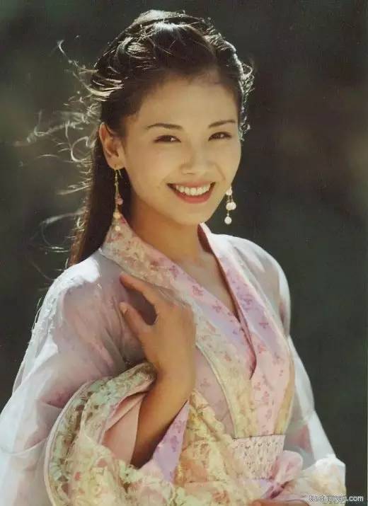 就算抛开"贤妻"这一形象,当年《天龙八部》里的阿朱和《白蛇传》