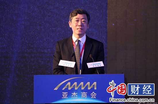 李稻葵:未来人民币微弱贬值 有风险没危机