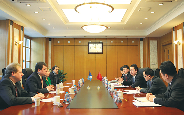 申长雨在京会见欧亚专利局局长索里·特莱芙列