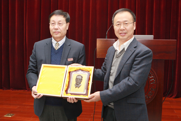 张玉奎院士受聘南开大学杨石先讲座教授