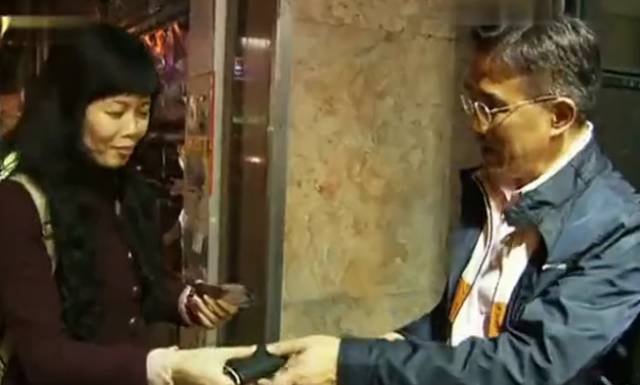 香港富豪卧底清洁工后承认：再也说不出&ldquo;有斗志就能改变命运&rdquo;