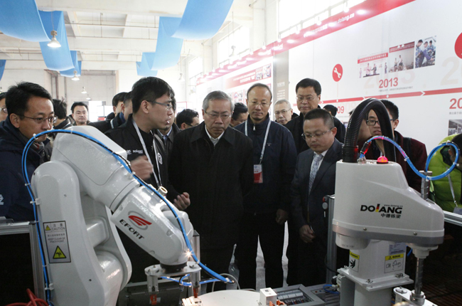 首届全国工业机器人技术应用技能大赛决赛在京