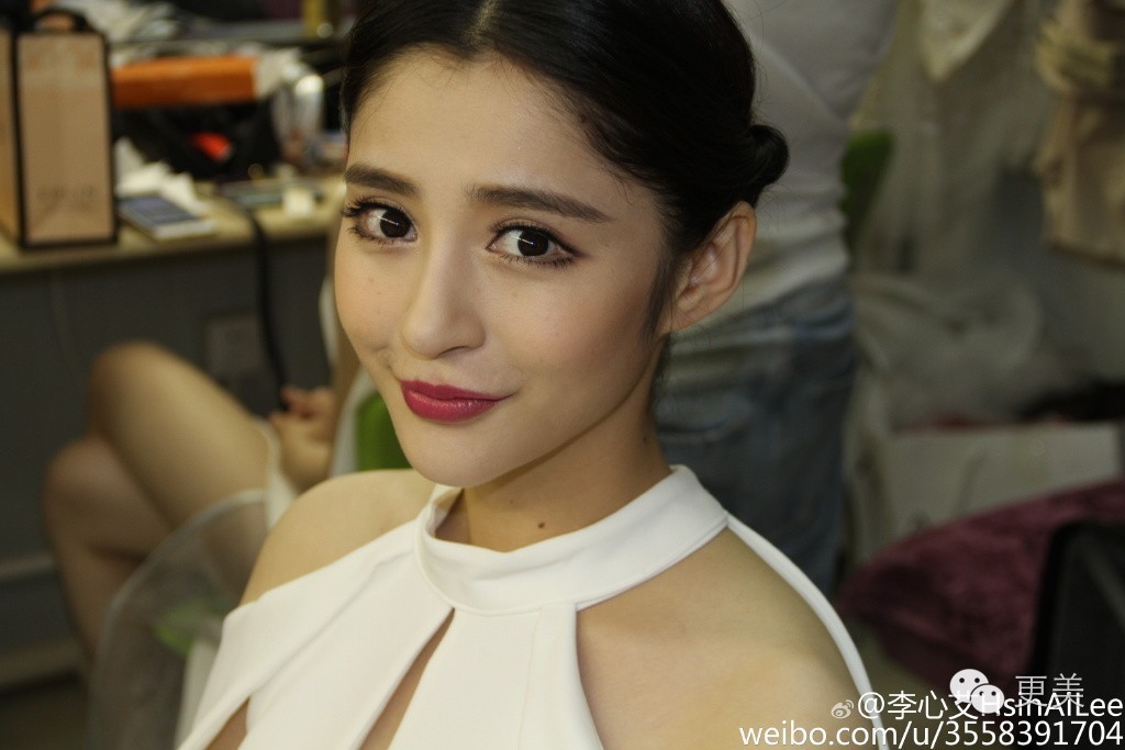 李心艾整的比昆凌还成功!不信看看她以前撞脸