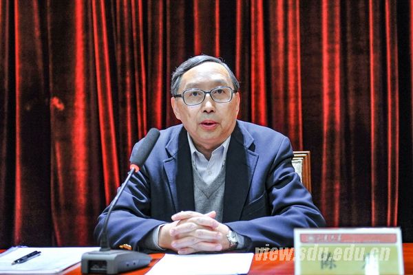 陈来受聘山东大学讲座教授并作学术报告