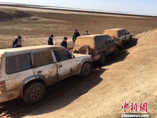 图为警方查获的3台涉案车辆 仓烜@ 摄