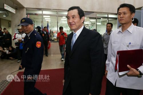 马英九接受讯问。来源:“中央社”