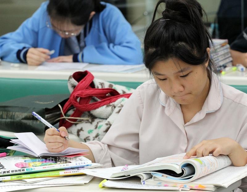 台教育部门松绑早自习 高中生每周至少两天可自主决定是否参加|高中生|部门|教育_新浪新闻