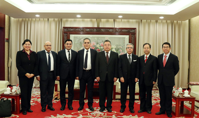 陈立会见阿尔及利亚内政与地方行政部秘书长霍