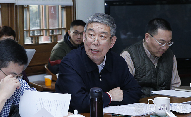 做新时期合格党员系列交流讨论会教师党员代