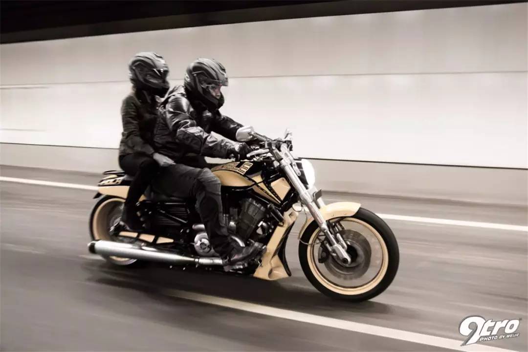 没有纹身都不好意思 哈雷戴维森VRod改装