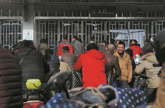 图文：大雾来袭“厚此薄彼”