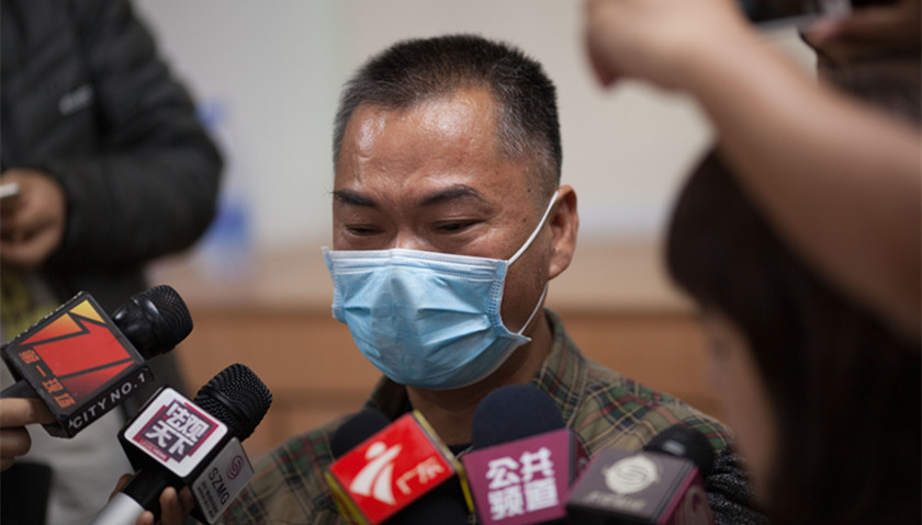 罗尔回应为何不卖房给女儿治病:深圳的房子要留给儿子_新浪财经_新浪网