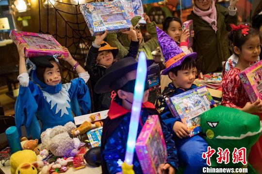 香港各职业收入_香港中文大学研究称家庭收入对学童影响甚微