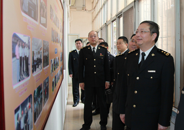 胡伟在湛江出席全国沿海沿边地区基层反走私综合治理现场会(图)