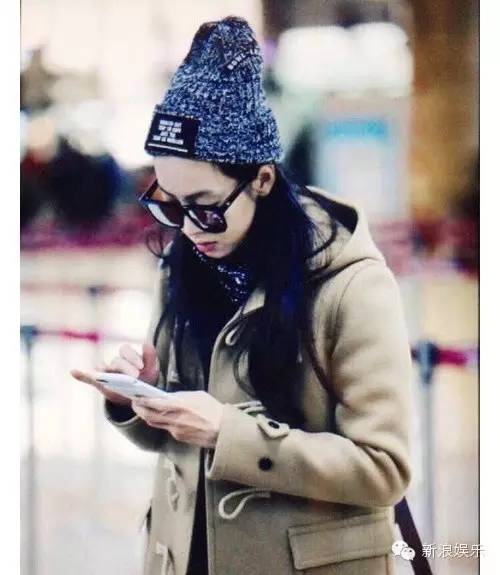 杨幂贴小糯米名字 明星手机壳信息量好大|杨幂