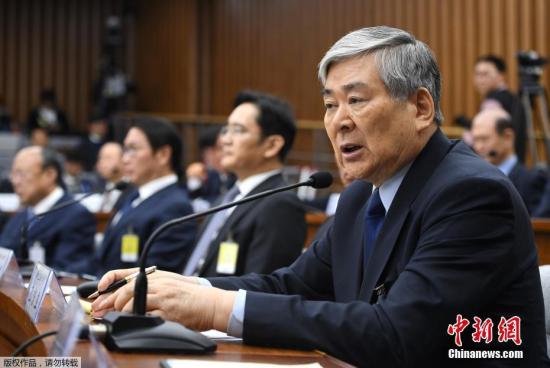 12月6日，在韩国首尔，多位韩国大企业掌门人一起出席国会有关总统朴槿惠“闺蜜门”调查的听证会。