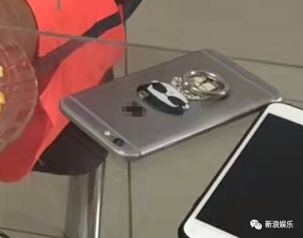 杨幂贴小糯米名字 明星手机壳信息量好大