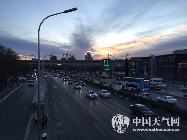 北京今天天气晴冷气温仅4℃ 周末霾再度上岗