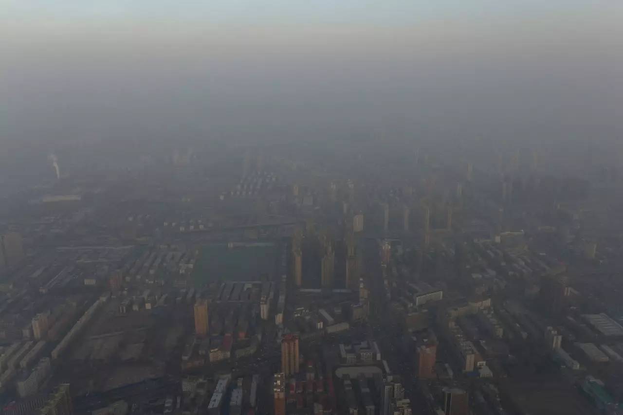 追问丨京津冀及周边20多城今起再陷"霾伏" 三问重污染