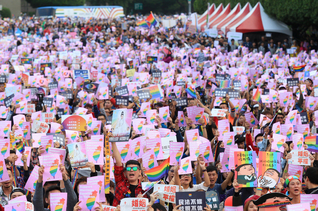 台湾挺同团体办音乐会 约25万人到场力挺婚姻平权