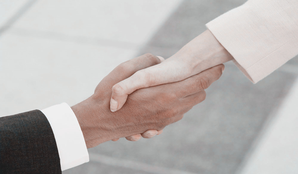 顾潇然:12.12原油冲刺55美元近在咫尺,黄金白