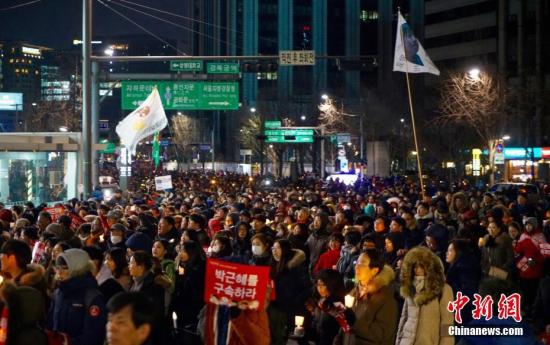 韩国抗议民众