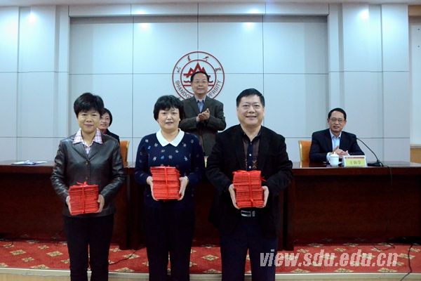 山东大学新任处级干部培训班结业仪式举行