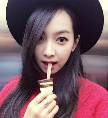 诗这大脑门快赶上寿星公了,赵丽颖的发际线是