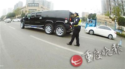 加长悍马违法遛弯 扣车扣分罚款|悍马|罚款|驾驶