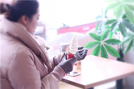 滴滴快车冰淇淋主题店亮相郑州 引市民围观