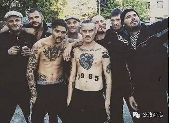 喝伏特加坐装甲车,这个俄罗斯乐队告诉你生活