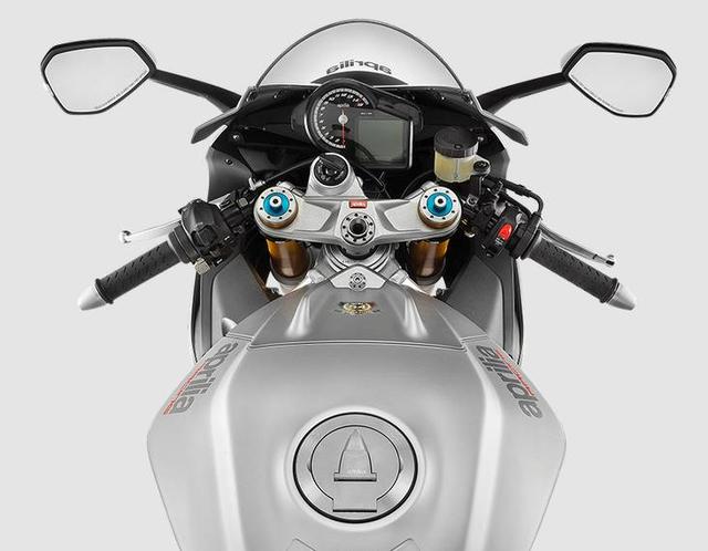 2016公升级街车王者Aprilia Tuono