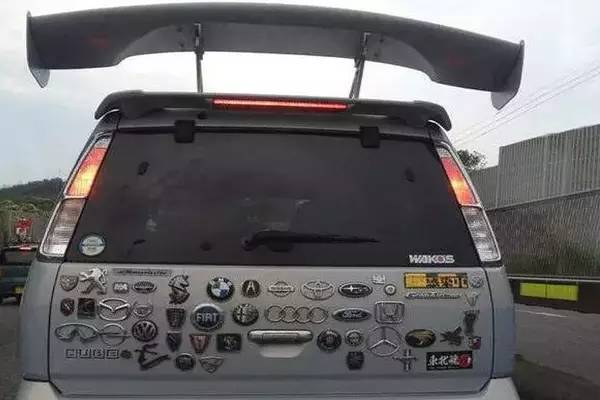 超跑后面为什么都喜欢贴五菱宏光?-手机新浪