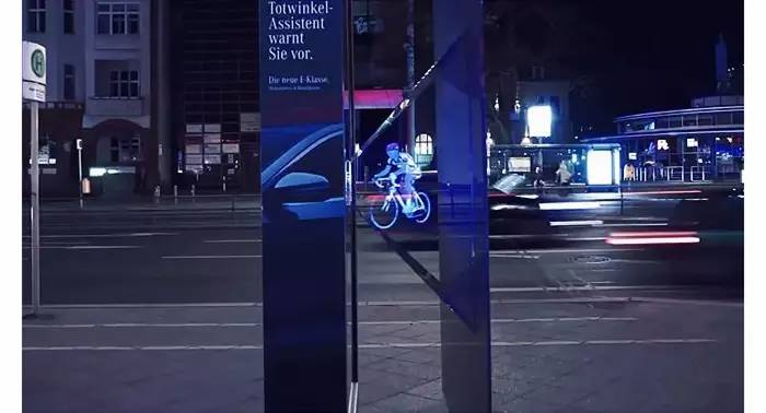 谁说车企只会拍大片？小广告打的也很6啊