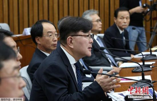 当地时间2016年12月14日，韩国首尔，韩国总统朴槿惠好友崔顺实长期造访的医院负责人Kim Young-jae出席国民议会听证会。