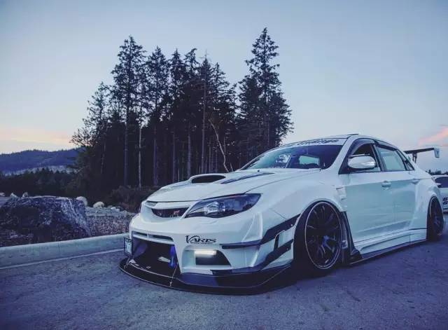 看起来容易被虐 但是实际加速很猛的车型