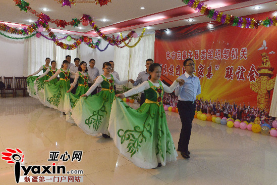 新疆和布克赛尔县委组织部开展民族团结一家