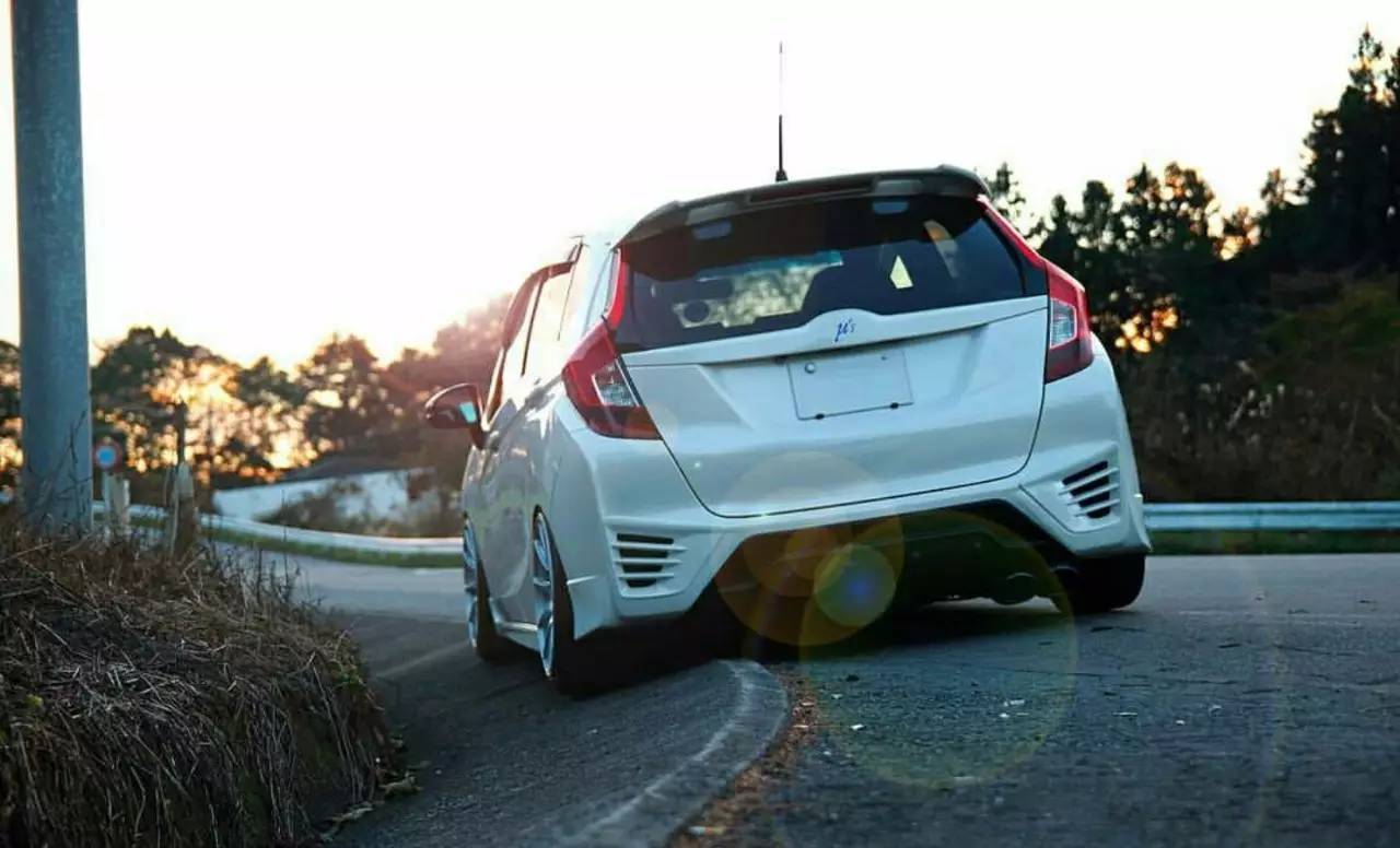 看起来容易被虐 但是实际加速很猛的车型