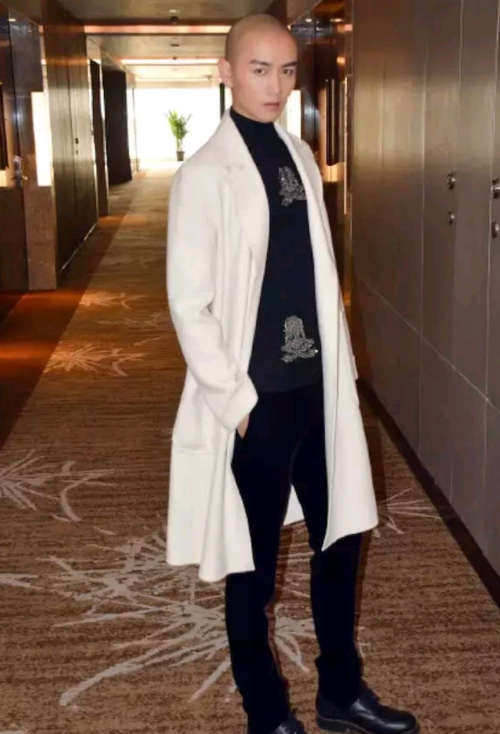 光头成检验颜值的标准?他们为工作拼了!